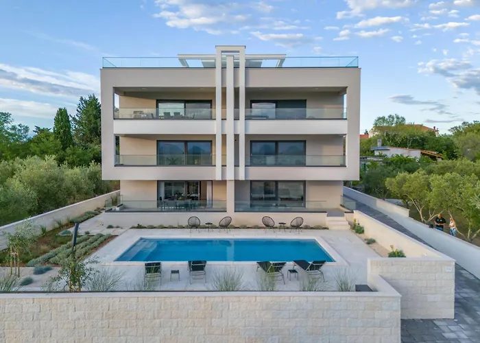 Panoramica W Balcony And Swimming Pool *