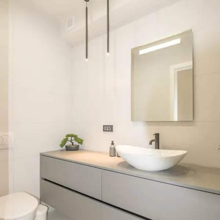 アパート Panoramica W Balcony And Swimming Pool ザダル