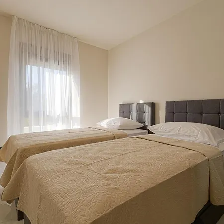 Panoramica W Balcony And Swimming Pool شقة *