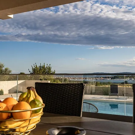 Panoramica W Balcony And Swimming Pool زادار