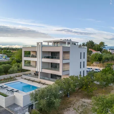 Panoramica W Balcony And Swimming Pool شقة زادار