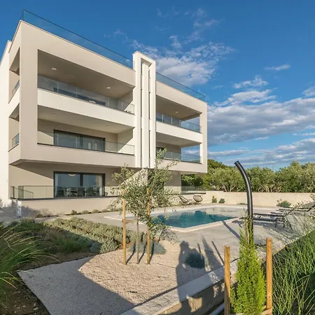Panoramica W Balcony And Swimming Pool זאדאר