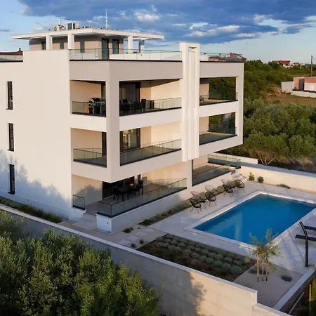 Panoramica W Balcony And Swimming Pool * زادار