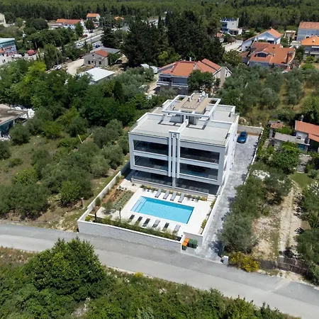 Panoramica W Balcony And Swimming Pool زادار