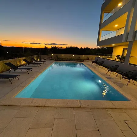 Panoramica W Balcony And Swimming Pool شقة *