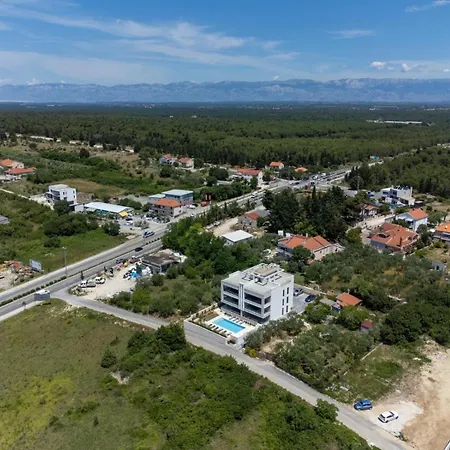 Panoramica W Balcony And Swimming Pool زادار