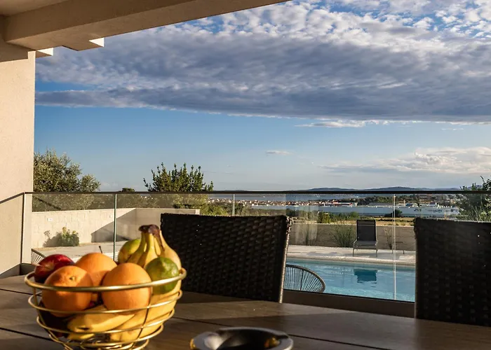 Panoramica W Balcony And Swimming Pool זאדאר