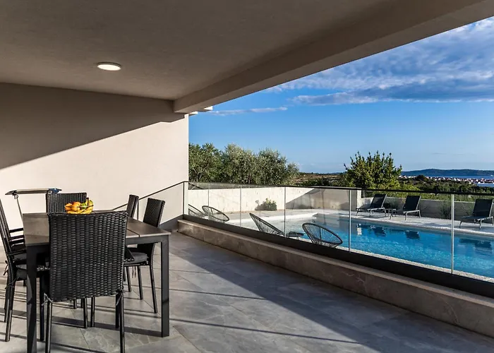 Panoramica W Balcony And Swimming Pool *